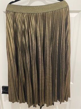 Metallic Gold Pleated Midi Skirt